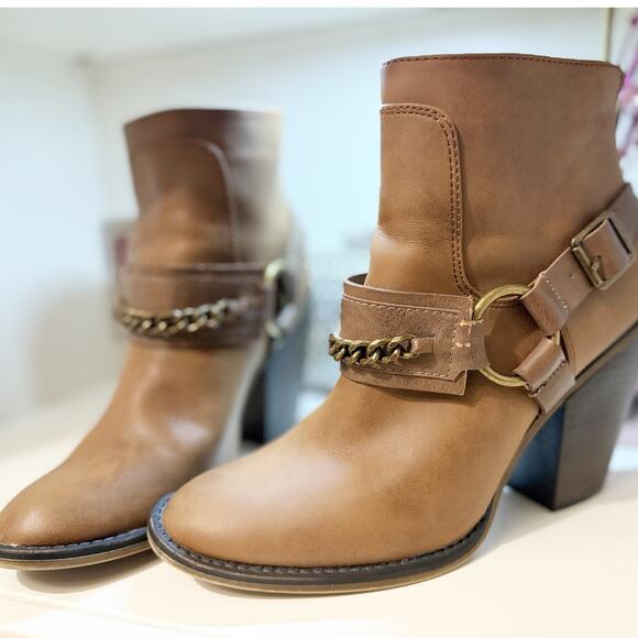 Candies Cognac Brown Harness Buckle Ankle Boots Block Heel Size 9 Boho Chic - Picture 5 of 9